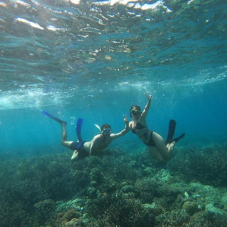 Dua Putri Komodo Homestay Exterior foto