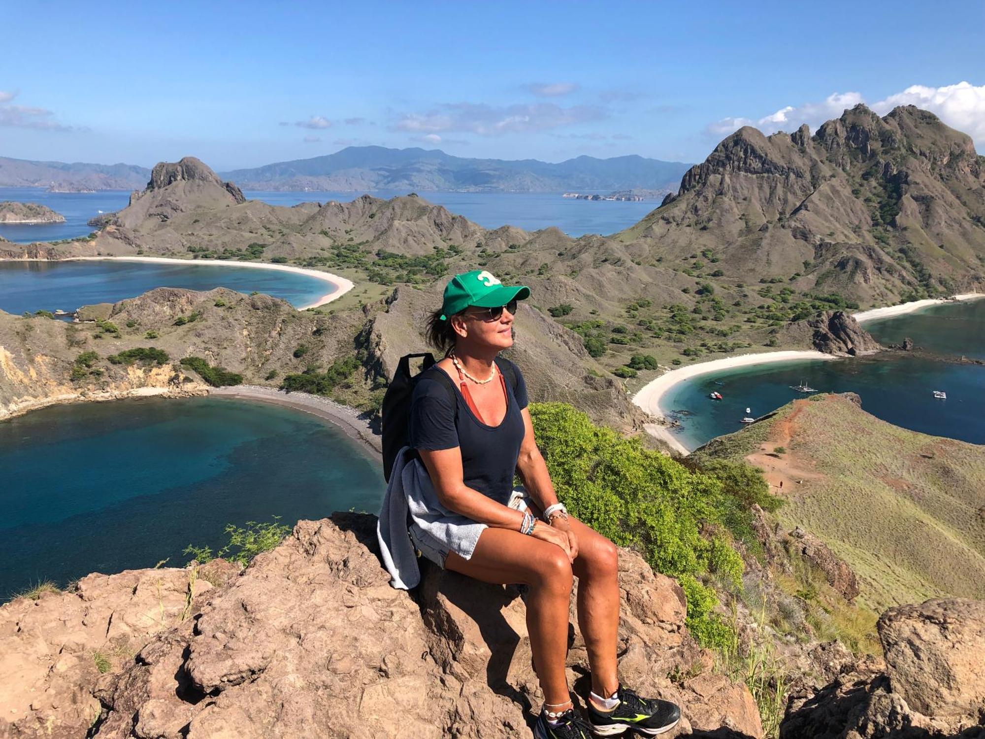 Dua Putri Komodo Homestay Exterior foto