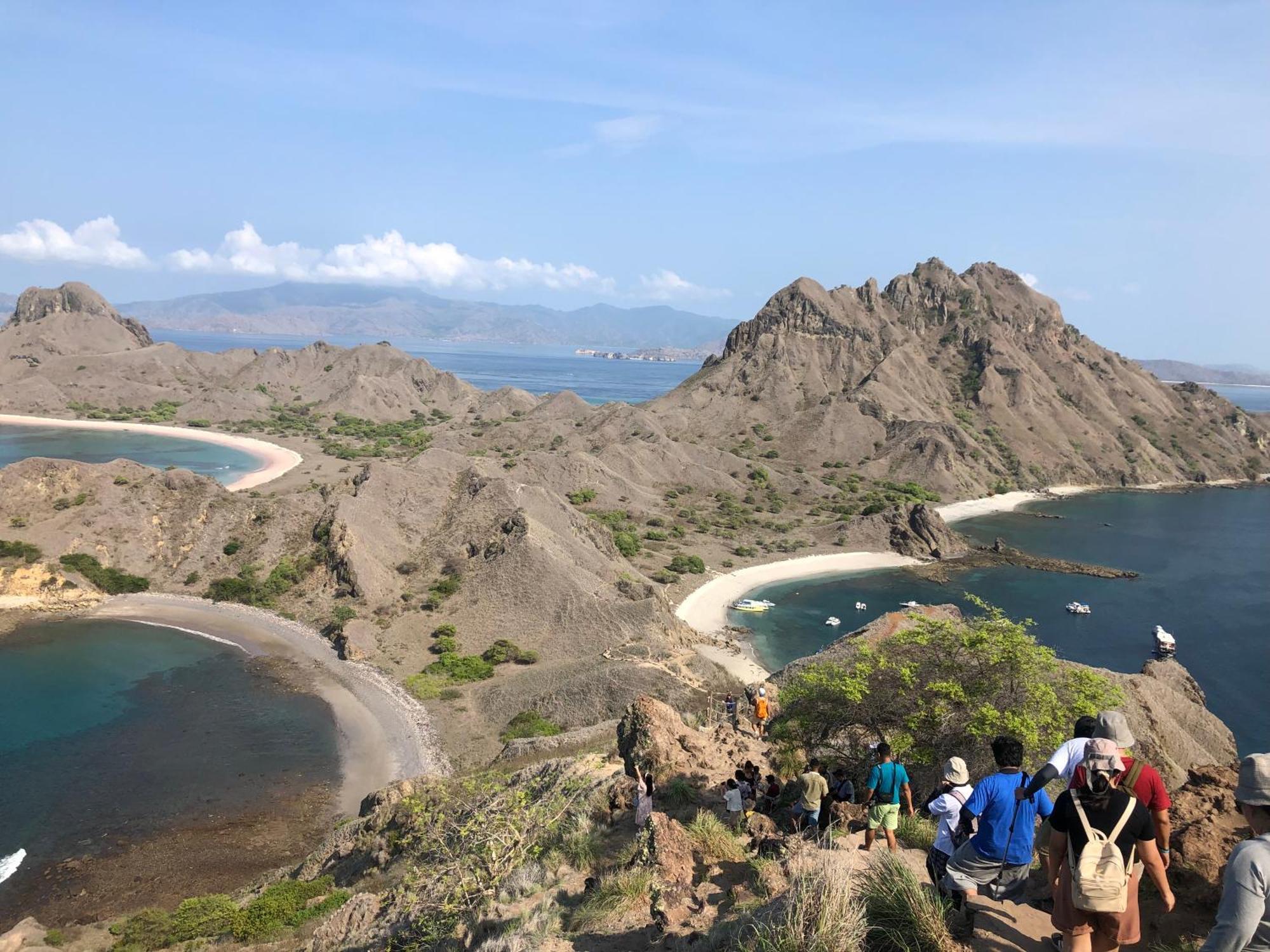 Dua Putri Komodo Homestay Exterior foto