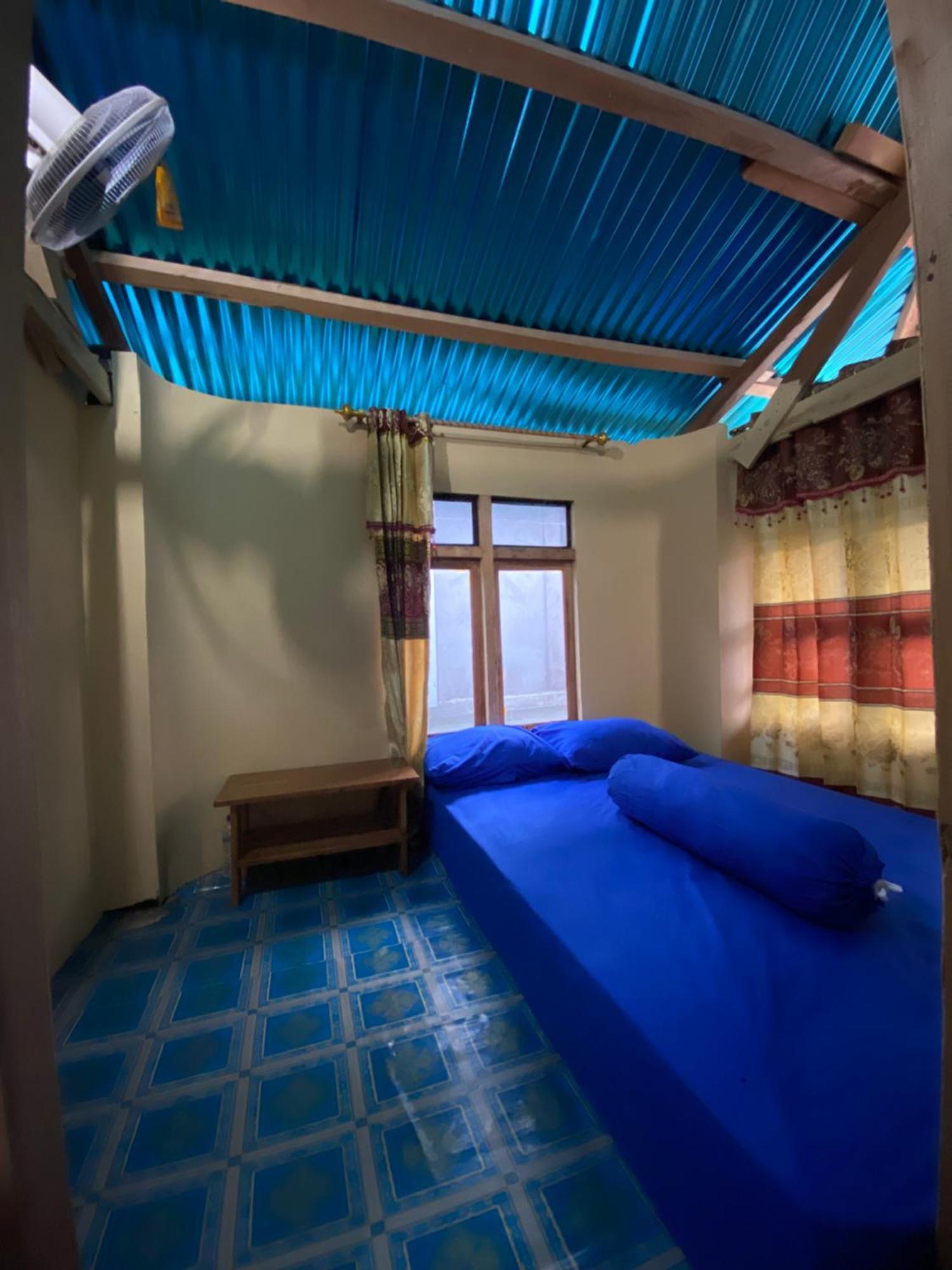 Dua Putri Komodo Homestay Exterior foto