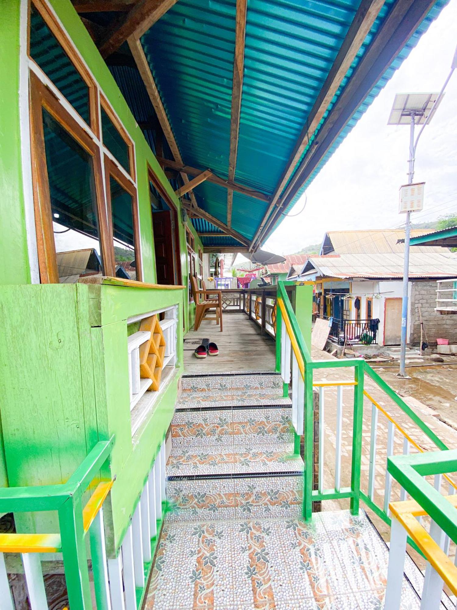 Dua Putri Komodo Homestay Exterior foto